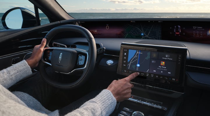 The driver of a 2024 Lincoln Nautilus® SUV interacts with the new Lincoln Digital Experience. | Sheehy Lincoln of Richmond in Richmond VA